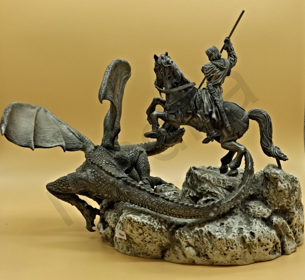 S. Giorgio a cavallo che combatte il drago in peltro